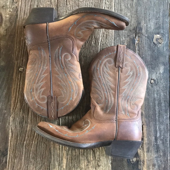 rounded cowgirl boots